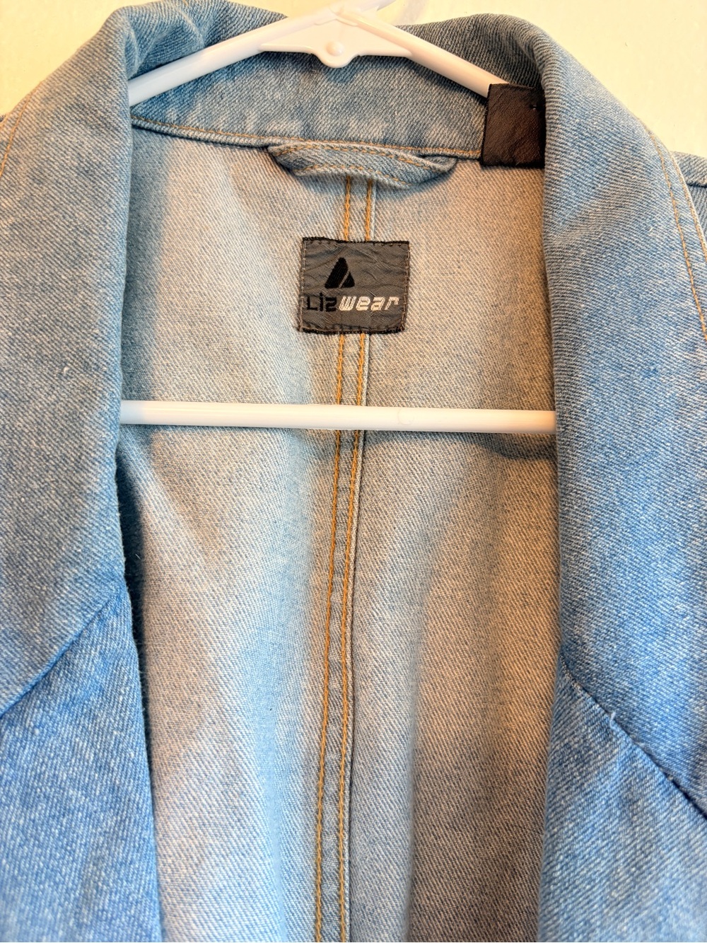 Vintage-Inspired Light Blue Denim Double-Breasted Jean Jacket - Picture 2 of 3